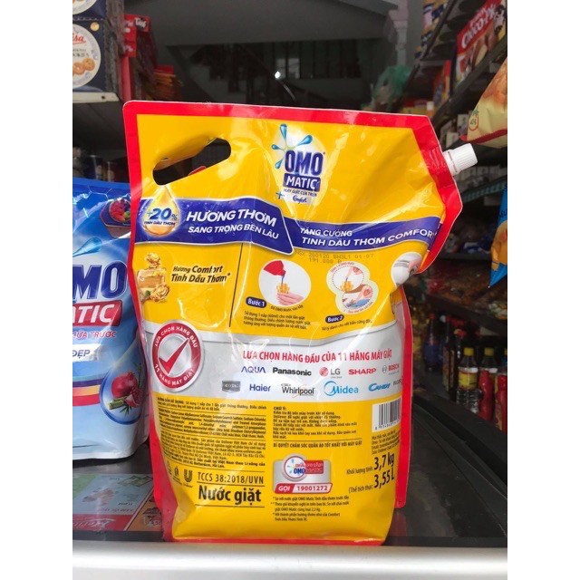Nước giặt OMO Matic Comfort  cửa trên tinh dầu thơm 3.7Kg