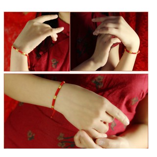 Vòng tay nữ chỉ đỏ may mắc 3 charm vàng