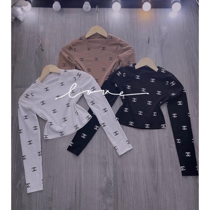Áo thun body Croptop tay dài phối Logo CHANEL