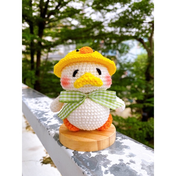 - Vịt con ú nu đội mũ