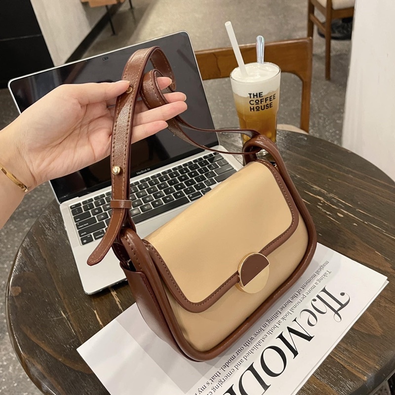 TÚI ĐEO VINTAGER VIỀN NÂU KHOÁ TRÒN