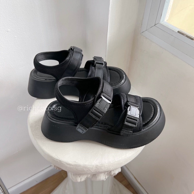 SANDAL bánh mì khóa nhựa ĐEN