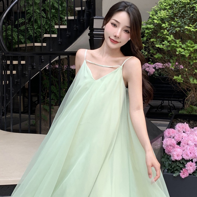 Đầm hai dây IELGY cổ chữ v dáng rộng màu xanh lá thời trang cho nữ