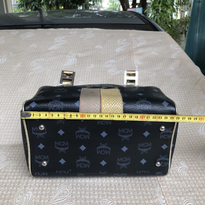 Túi chuẩn si. Túi qua sử dụng. Khách vui lòng xem hình nếu muốn biết thêm thông tin sản phẩm mời khách vô chat . Thanks.