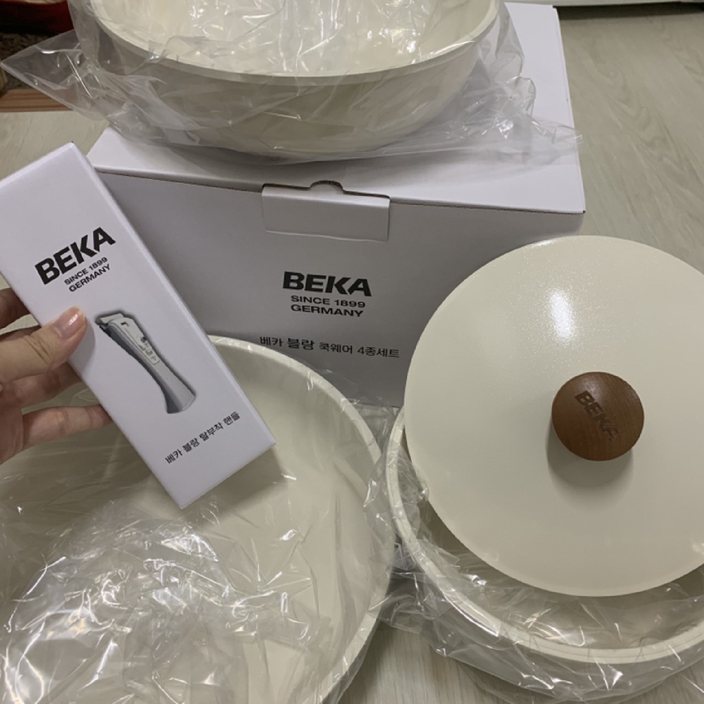 Bộ Nồi Và Chảo 3 Món Becca Blanc Nội Địa Hàn Quốc. Tay Cầm Rời Gọn Khi Sử Dụng.  Nồi Nấu: 18cm, Chảo 22cm + 26cm