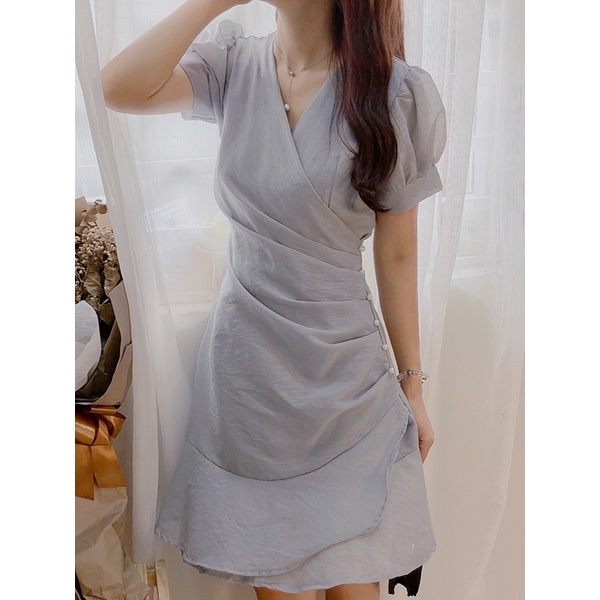 Đầm voan đính ngọc một bên cổ đắp đuôi bèo trắng/đen/xanh/nude | BigBuy360 - bigbuy360.vn