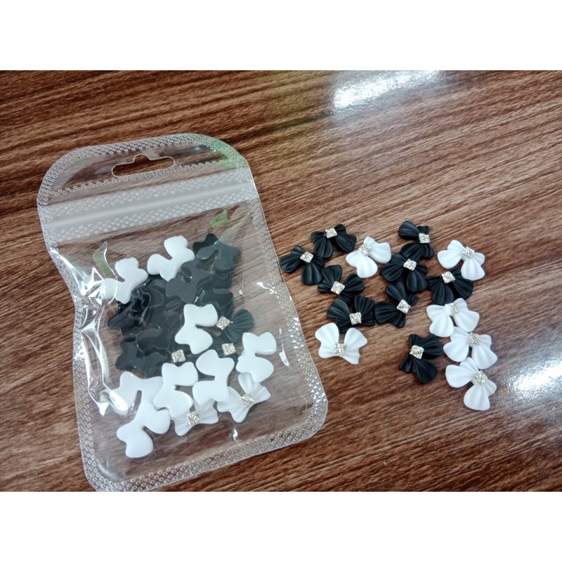 Charm nơ đen trắng gắn nail siêu đẹp(lẻ 1 cái)
