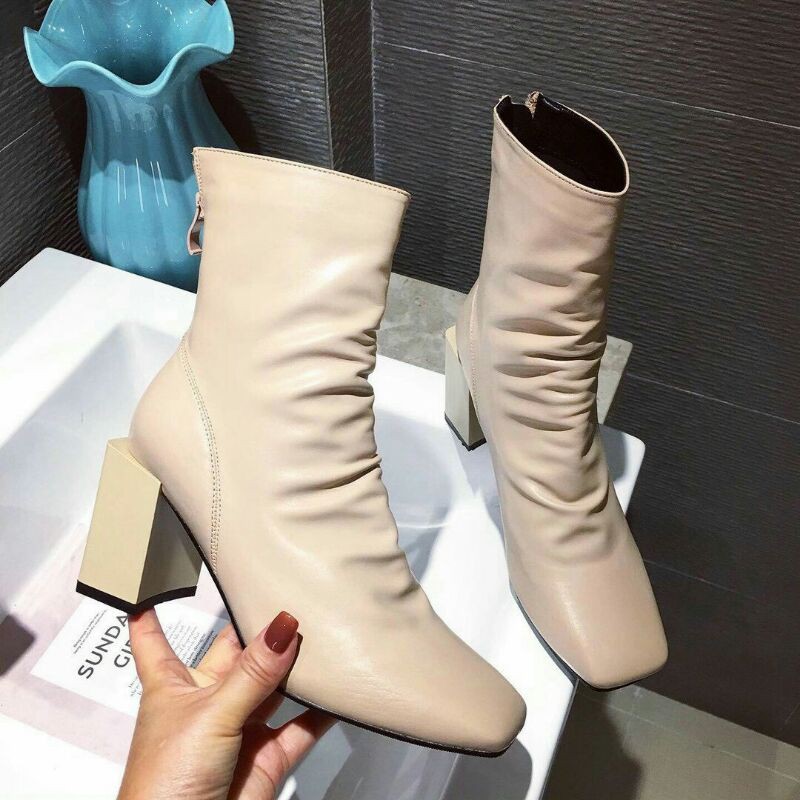 boot gót vuông khối da nhăn đen be hộp hoa đào