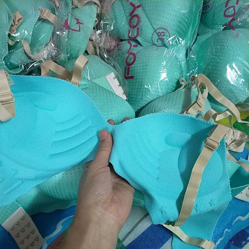 ao su không gọng nâng ngực chỉ có màu xanh như hình.