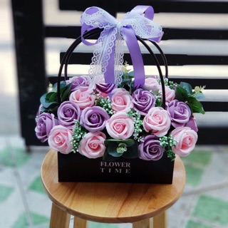 Giỏ hoa hồng sáp thơm tone đỏ hồng sang trọng