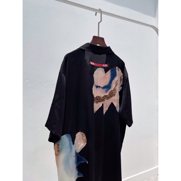 Set sơ mi và quần soóc đen lụa thô vá hoạ tiết WAGG cao cấp