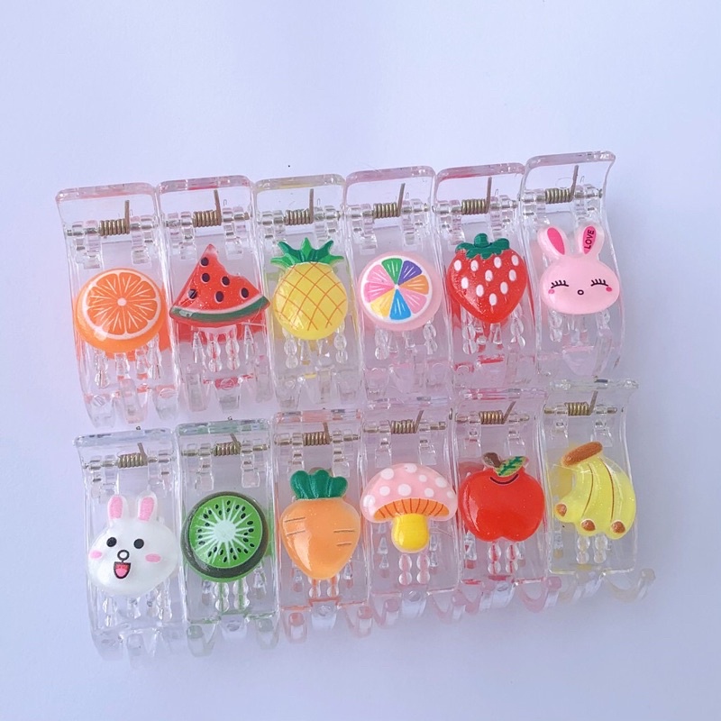 Kẹp Càng Cua 3_5 Răng Đính Hoa - Trái Cây - Con Vật Cute Phô Mai Que