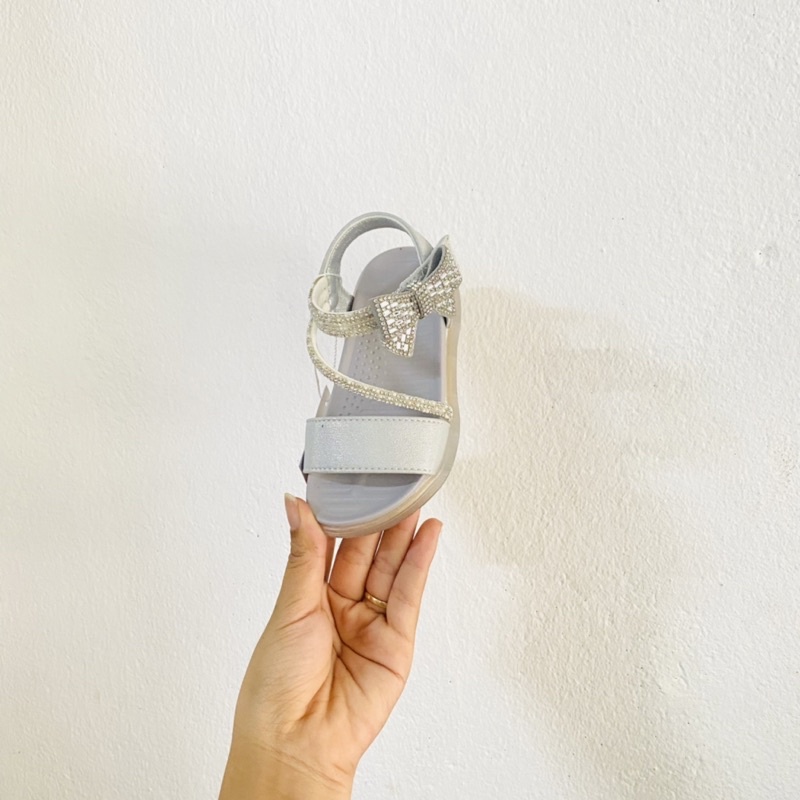 Dép sandal đính đá cho bé gái,đế kép êm chân chống trơn tốt