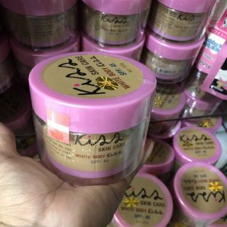 Kem dưỡng trắng da toàn thân Kiss skin care White Body Kiss SPF 45 300g