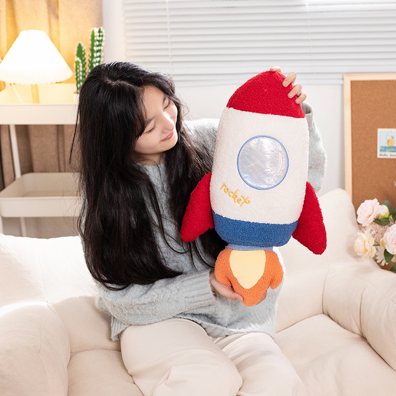 Hàng không vũ trụ loạt búp bê đồ chơi sang trọng phim hoạt hình tàu con thoi tên lửa đĩa bay phi hành gia búp bê làm dịu trẻ em đồ chơi quà tặng cho trẻ em quà tặng sinh nhật chất liệu mềm mại và thoải mái