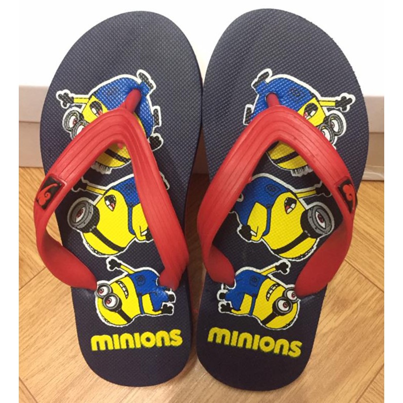 Dép xỏ ngón Minion