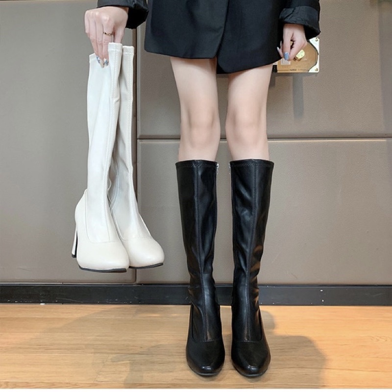 Boots nữ cổ cao dưới đầu gối mũi nhọn gót cao 8cm da mềm ôm chân có khoá sườn