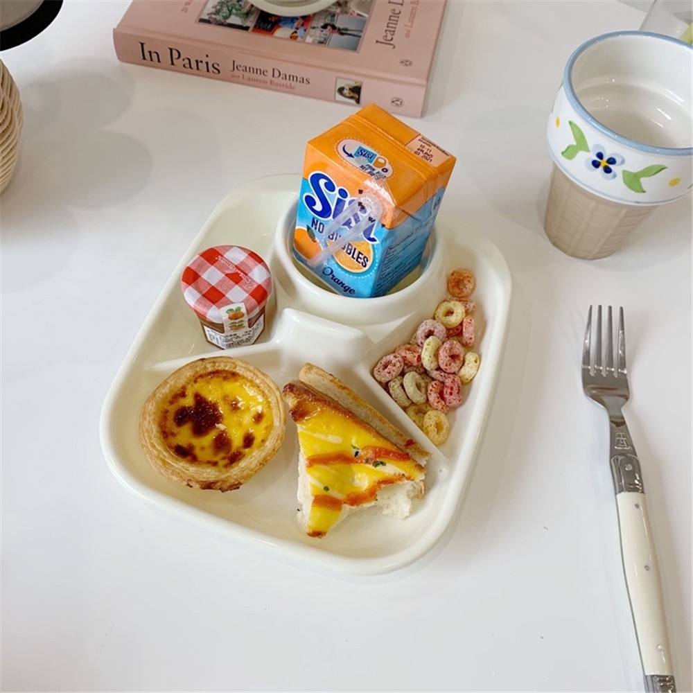 Khay Đựng Thức Ăn/Nước Uống Chia Ngăn Cho Học Sinh