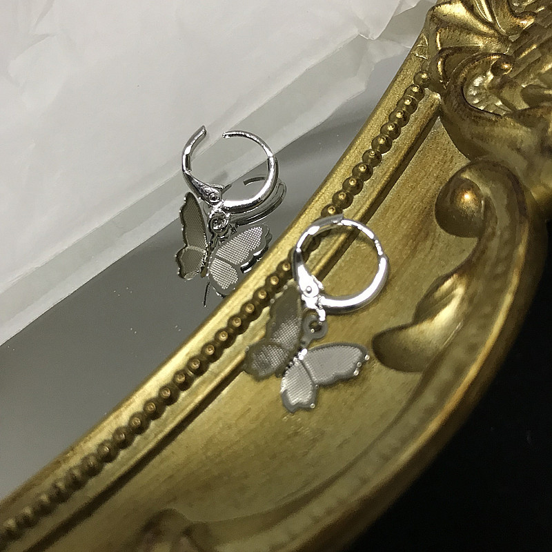 Bông tai hình bướm đơn giản cho nữ