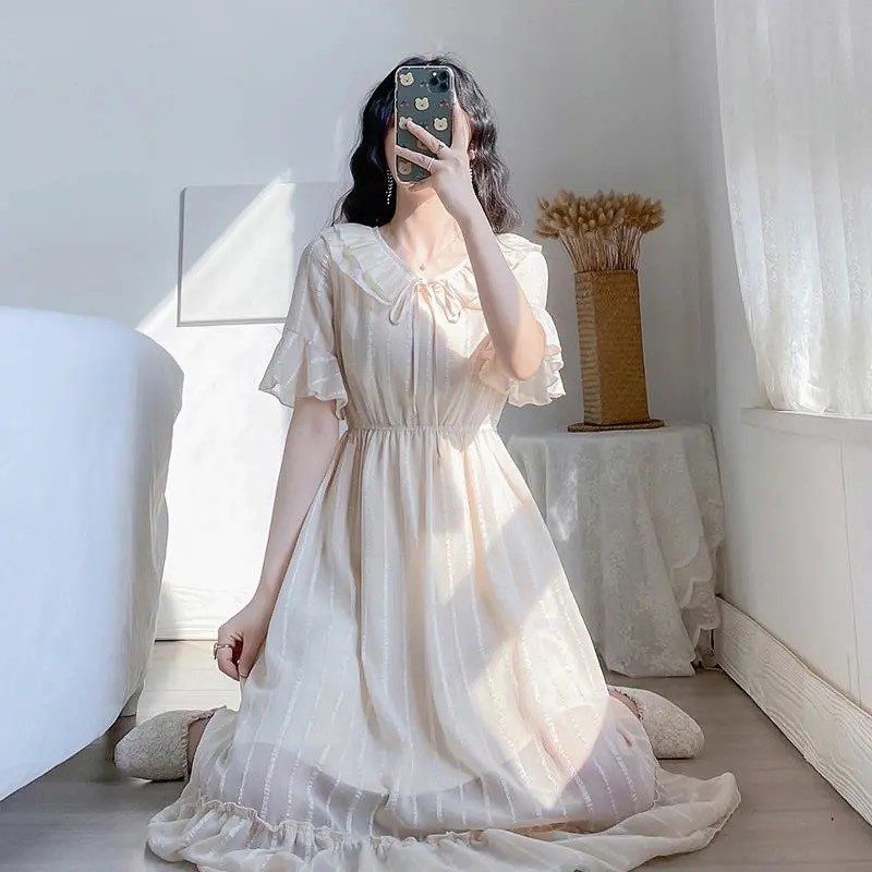 Váy trắng dáng dài hai lớp cổ bèo