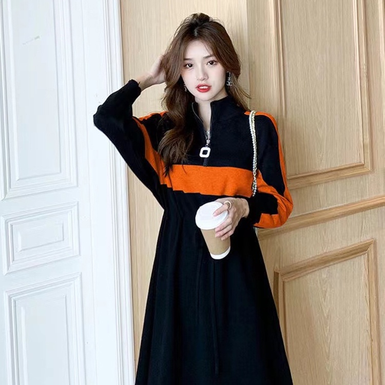 Đầm IELGY cổ lọ dáng rộng màu sắc tương phản thời trang dành cho nữ