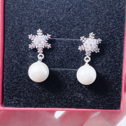 Bông tai hoa tuyết đính hạt trai, Khuyên tai chất liệu bạc ta sang trọng - Trang sức bạc Evasilver