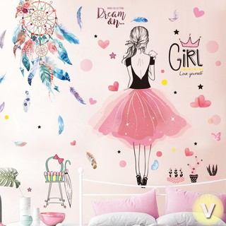 Decal dán tường Cô gái váy hồng và vòng bắt giấc mơ