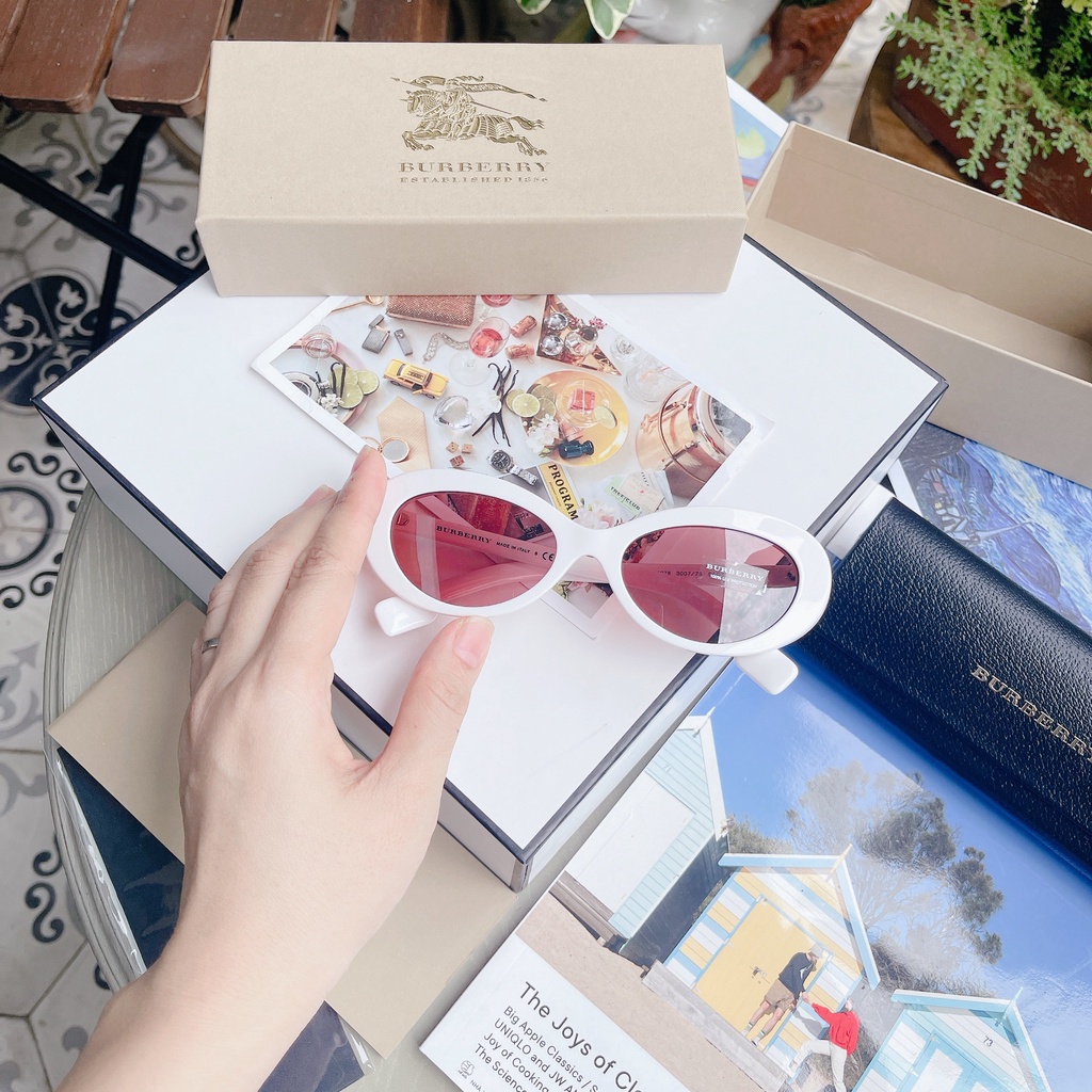 Kính mát Burberry viền trắng, mắt hồng BE4278 300775
