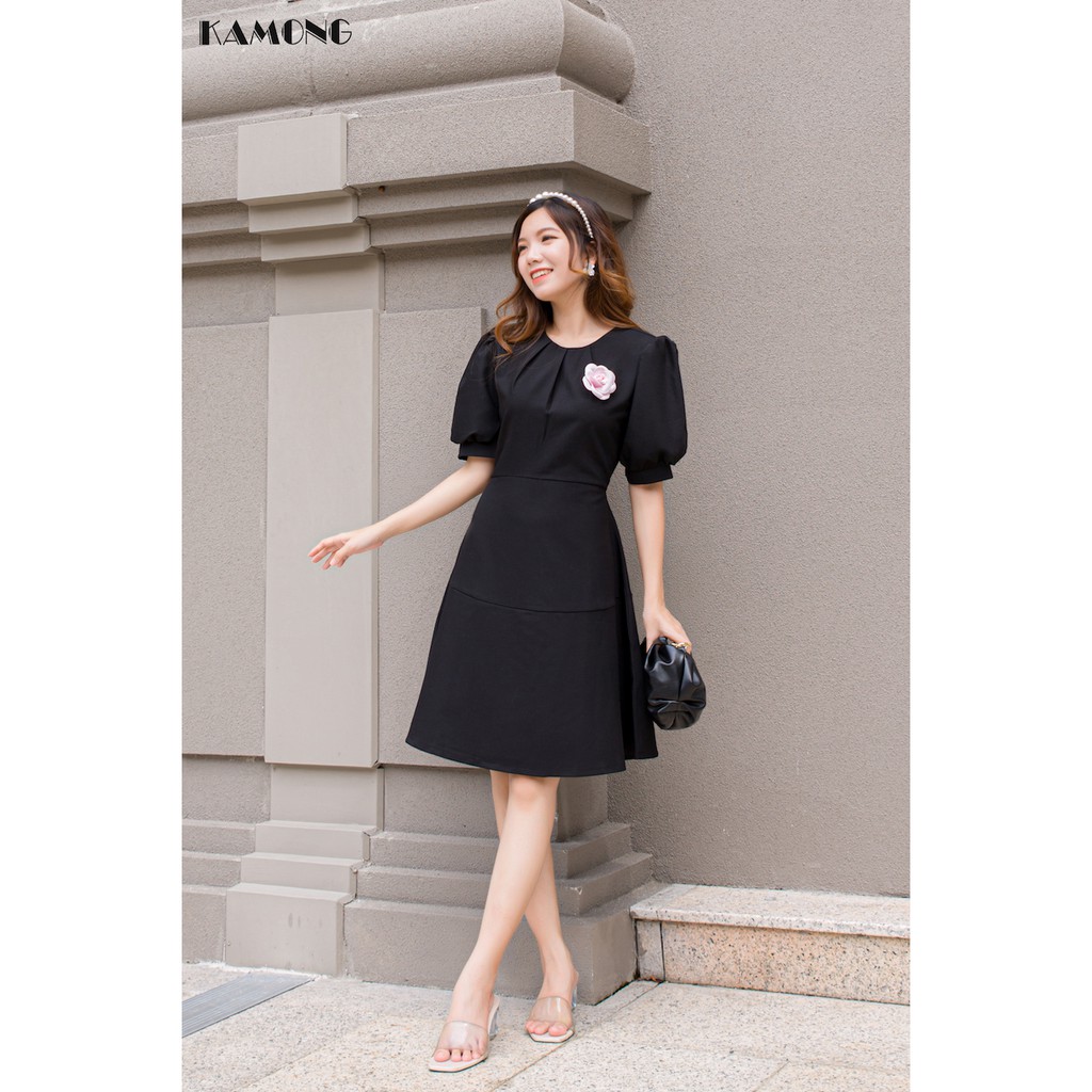 Đầm xoè xếp ly cổ đính hoa KAMONG D113