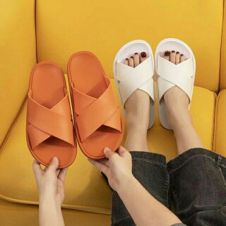 Dép đế xuồng quai đan chéo