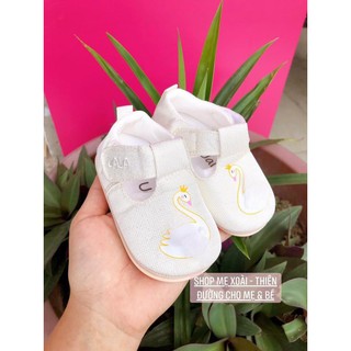 Giày tập đi Ualarogo - UR5466 hình thiên nga xinh xắn cho bé