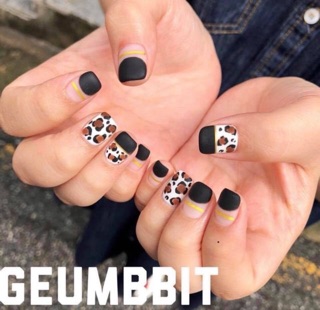 Sticker mẫu hổ báo