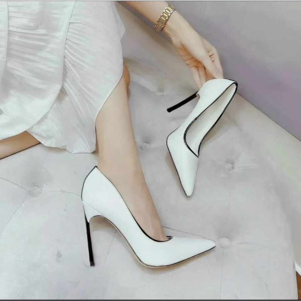 Cao gót trắng viền đen 9p cực sang
