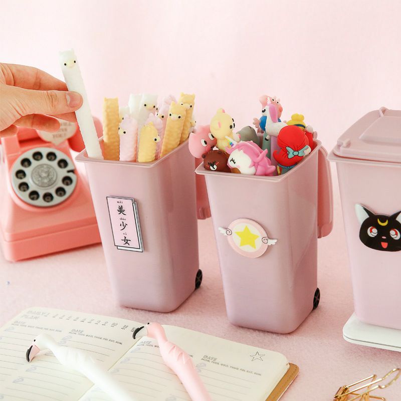 Ống cắm bút màu hồng xinh xắn, thùng rác mini để bàn học có nắp đậy