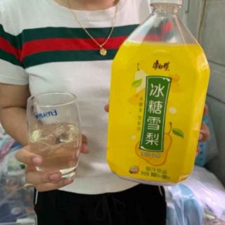 Chai nước lê 1 lít.