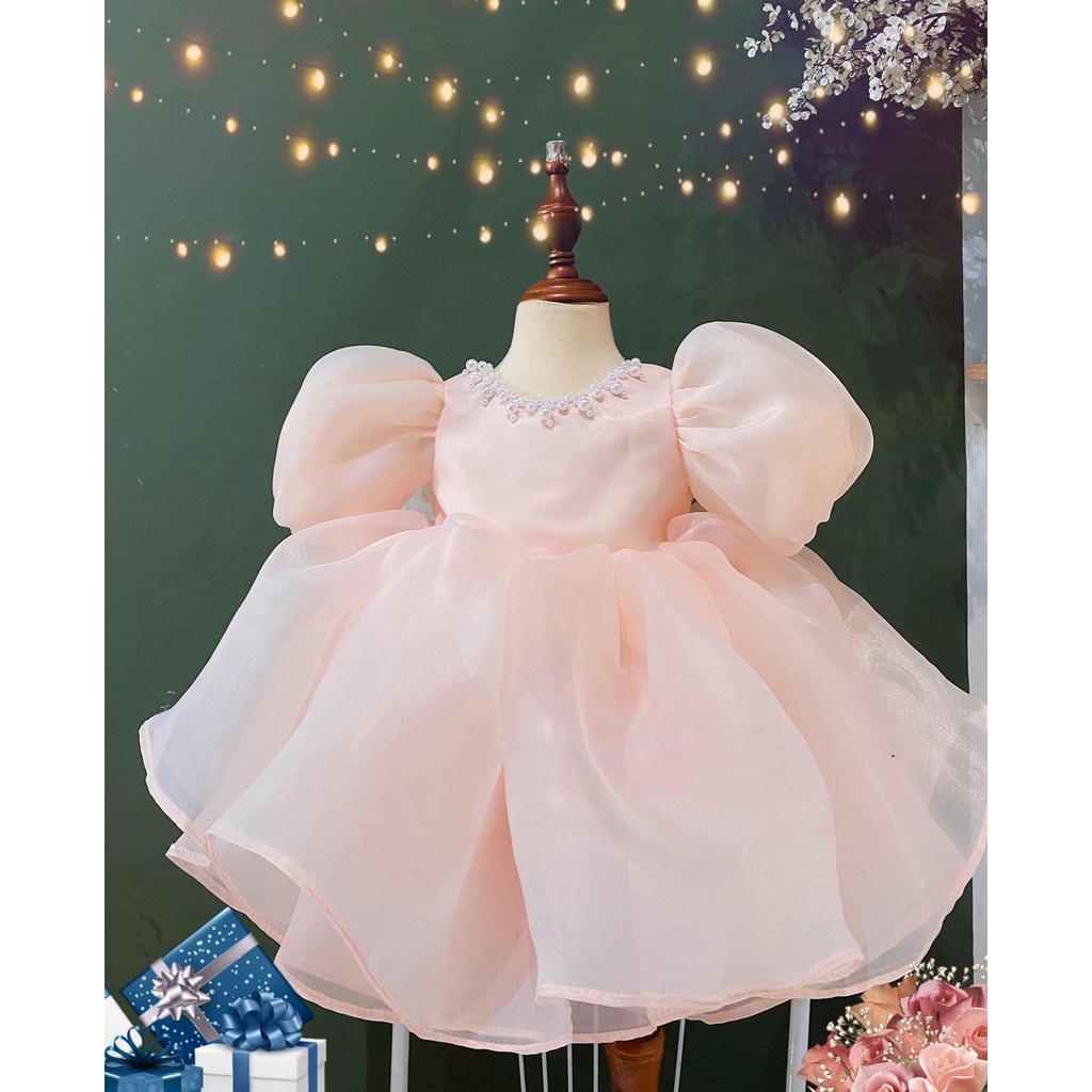 Váy công chúa tay phồng viền ngọc