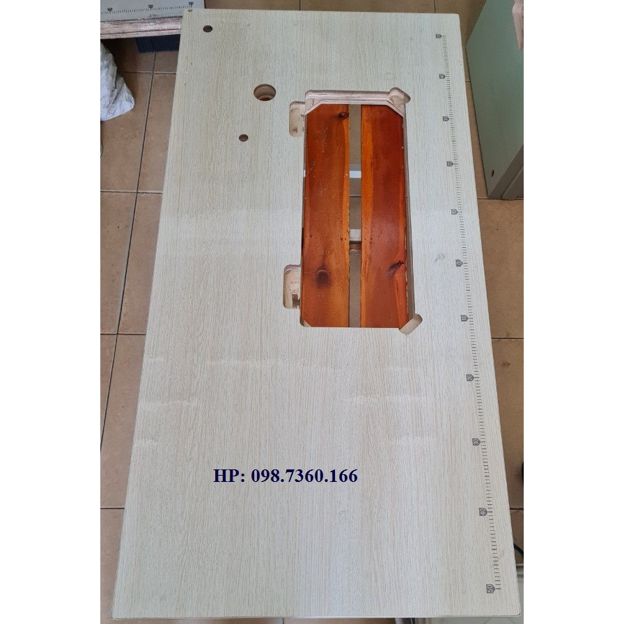 Mặt bàn máy may 1 kim điện tử ( có kèm bộ cao su kê máy và bảng lề)