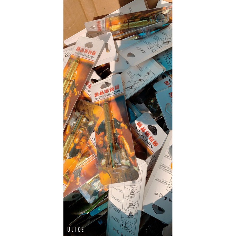 Dụng cụ tóm lưỡi tiện lợi