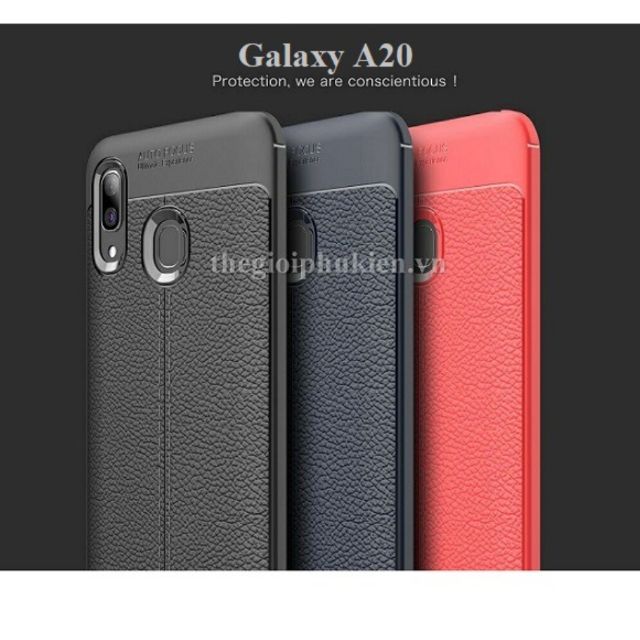Ốp lưng dẻo vân da Auto Focus cho galaxy A20 (đen) (tặng kính cường lực)