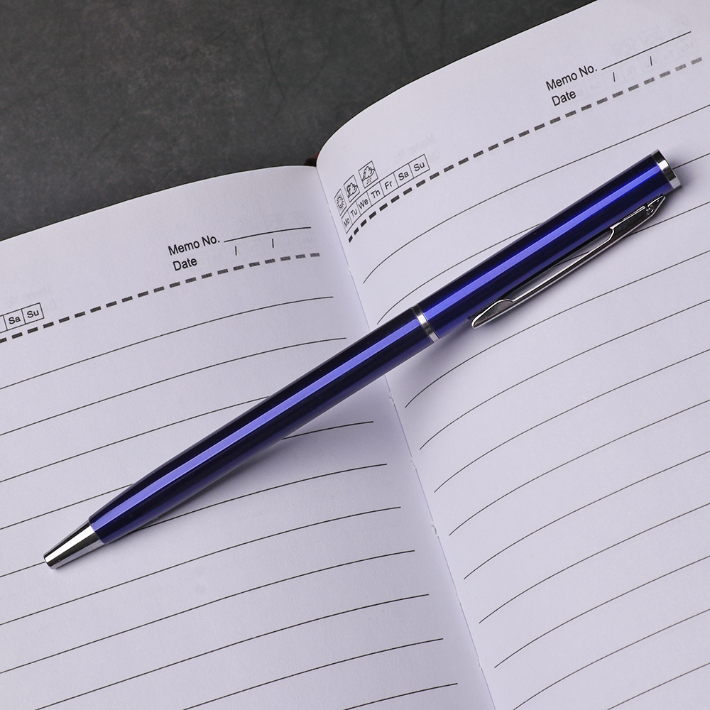 1 bút bi vỏ kim loại sang trọng