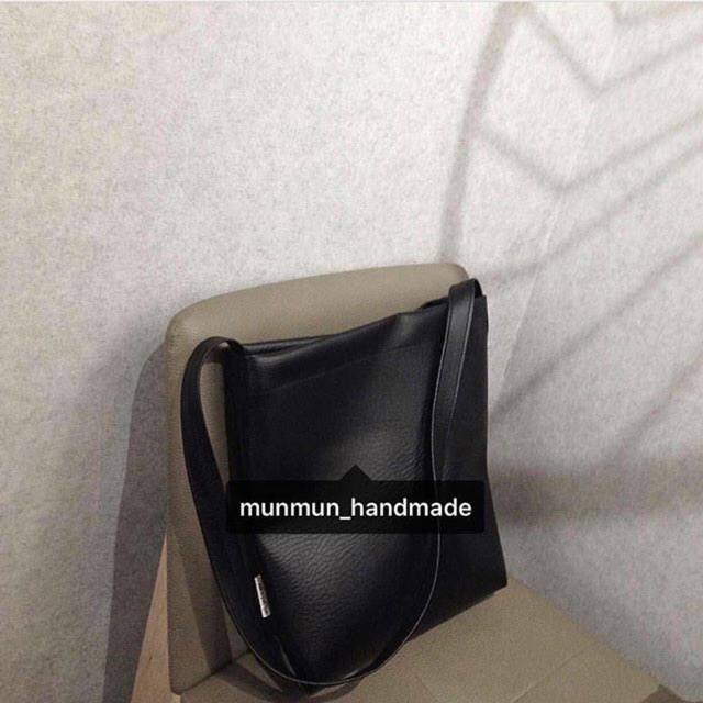 💋𝙁𝙍𝙀𝙀𝙎𝙃𝙄𝙋💋 Túi giả da đeo chéo màu đen dáng to để vừa A4 MunMun Handmade D16