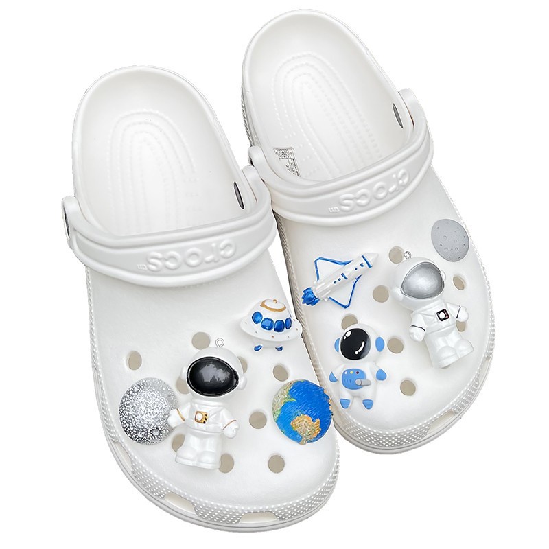 phi hành gia phụ kiện dép Crocs charm DIY khóa giày crocs jibbitz Nhựa trang sức Phụ kiện trang trí giày crocs nút trang trí giày trẻ em Dép Sandal Đồ trang sức Quà tặng sáng tạo món quà đặc biệt