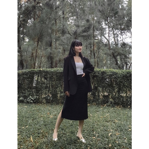 Chân váy midi đen xẻ tà 14THANG2STUDIO