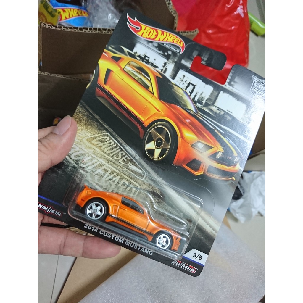Xe Hotwheels 2014 Custom Mustang (Car Culture Series)