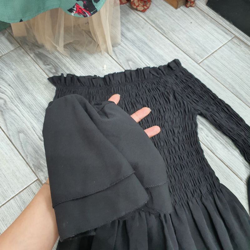 Pass Áo bẹt vai tay loa siêu đẹp mới