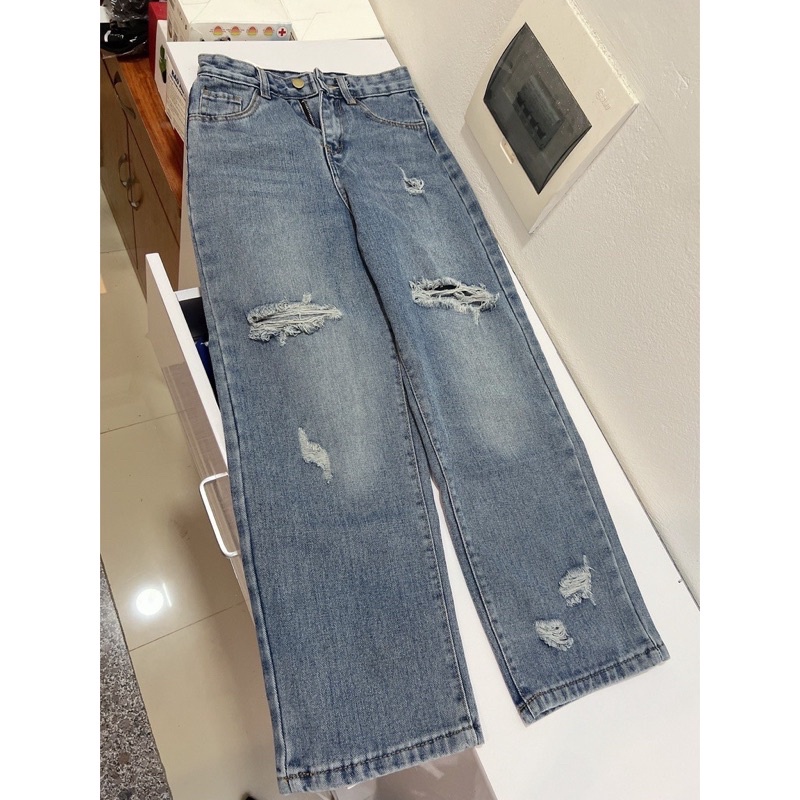Quần Jeans Ống Suông Rách Cá Tính Phom Chuẩn Đẹp
