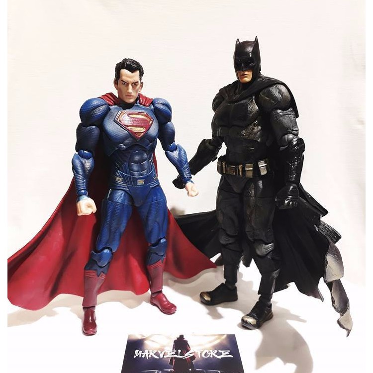 Mô hình Batman v Superman Play Arts Kai