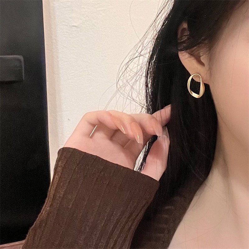 Bông Tai Mạ Bạc 925 Kiểu Bất Đối Xứng Thời Trang Hàn Quốc 2022 Cho Nữ F698