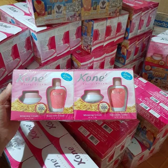kem Facial crea Kone' sự kết hợp giữa lotion chống nắng, sữa dê và hoa hồng giàu vitamin A, C, D cho làn da mịn màng.