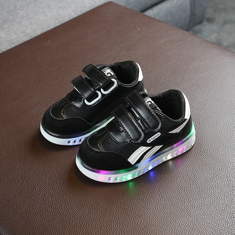 Giày thể thao chạy bộ có đèn led kiểu Hàn Quốc cho bé
